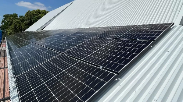 Solaraufbauten Photovoltaik Dachbegrünung